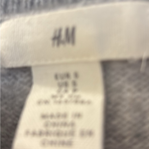 H&M Women's Gray Crewneck Sweater Vest - Picture 3 of 3